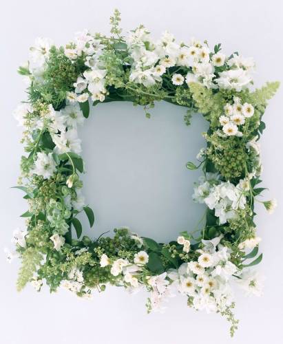 Рамка  для фото с красивыми белыми цветами