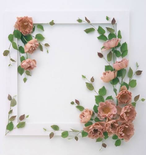 Рамка  для фото белая с розовыми розовыми цветами